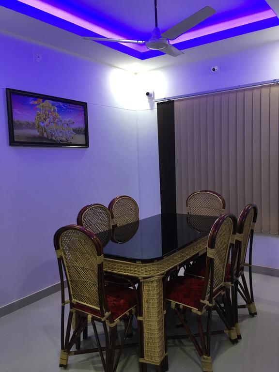 Rams Guest House Near Lulu Mall Thiruvananthapuram ภายนอก รูปภาพ