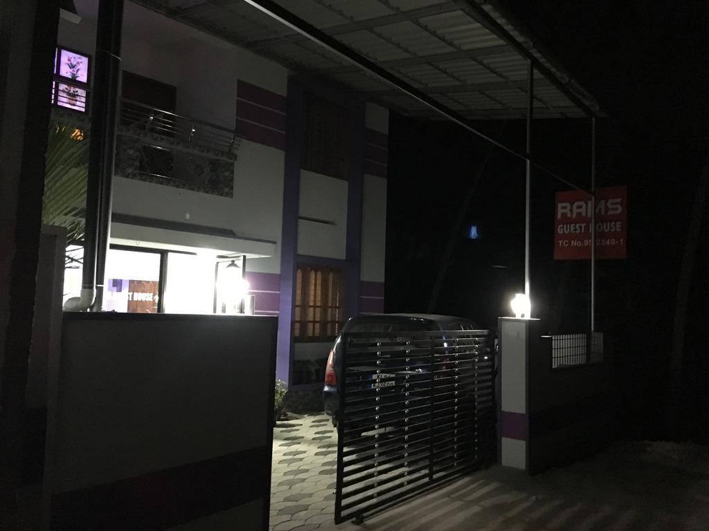 Rams Guest House Near Lulu Mall Thiruvananthapuram ภายนอก รูปภาพ