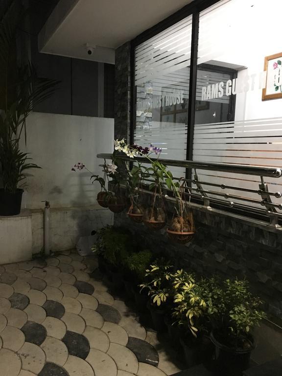 Rams Guest House Near Lulu Mall Thiruvananthapuram ภายนอก รูปภาพ