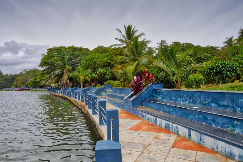 Rams Guest House Near Lulu Mall Thiruvananthapuram ภายนอก รูปภาพ